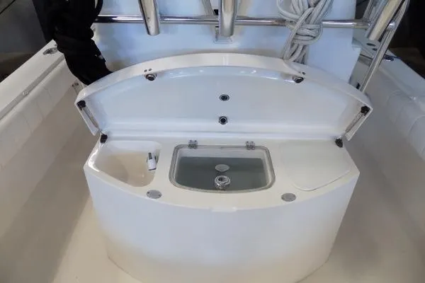  Yacht Photos Pics 34 Regulator - WIN PER DAY - Cockpit Livewell