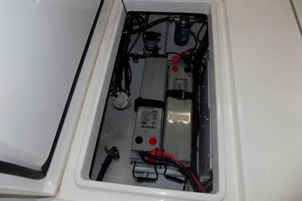  Yacht Photos Pics 34 Regulator - WIN PER DAY - Battery Compartment