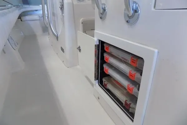  Yacht Photos Pics 34 Regulator - WIN PER DAY - Port Deck