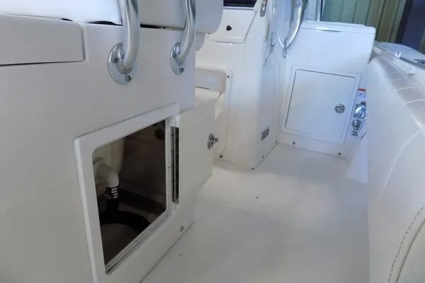  Yacht Photos Pics 34 Regulator - WIN PER DAY - Starboard Deck