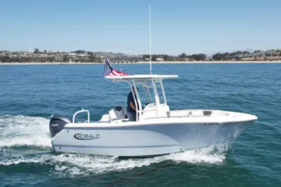 Robalo R230 Center Console