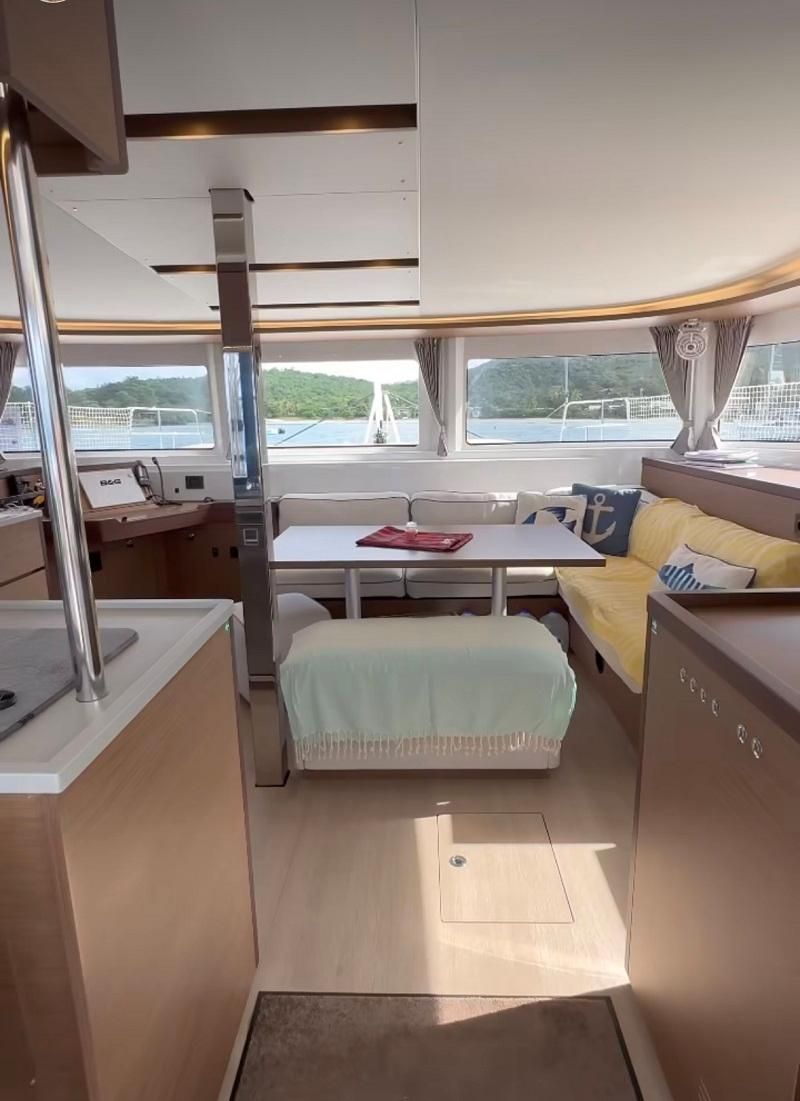2022 Lagoon 46 
