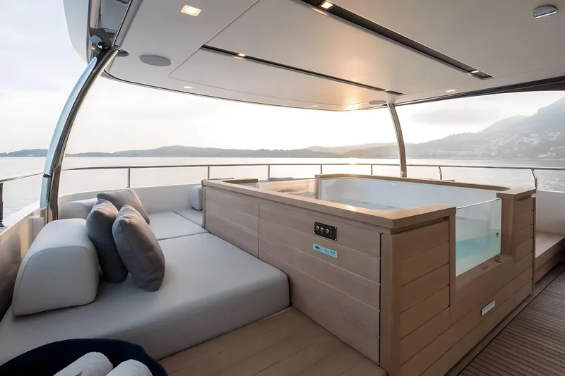  Yacht Photos Pics SANLORENZO SD126