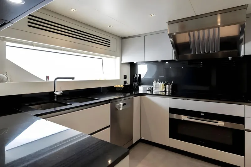  Yacht Photos Pics SANLORENZO SD126