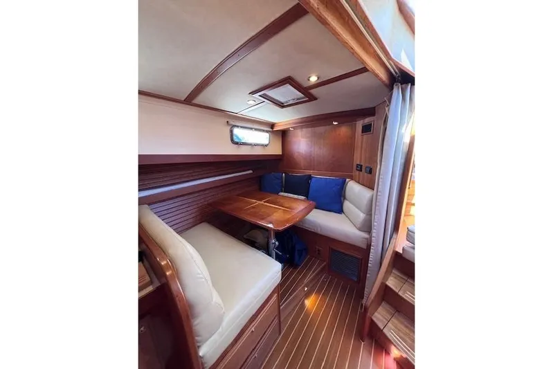 Independence Yacht Photos Pics 2012 Sabre 42 Salon Express interior with wooden dining area and cushioned seating.