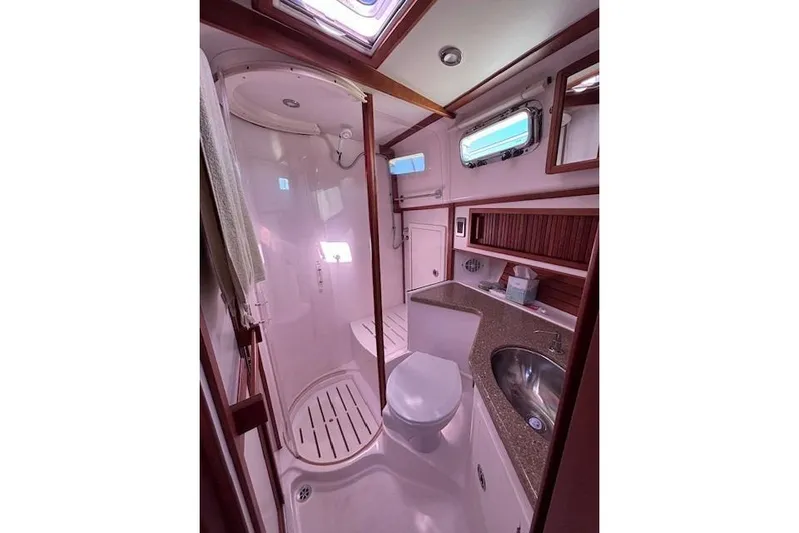 Independence Yacht Photos Pics Luxurious bathroom in 2012 Sabre 42 Salon Express yacht with shower and sink.