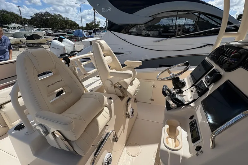  Yacht Photos Pics 2018 Grady-White Canyon 306 boat interior with helm and seating.