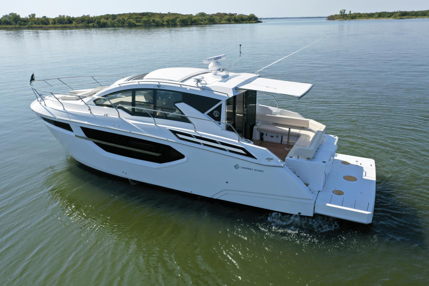 Cruisers Yachts 42 Cantius