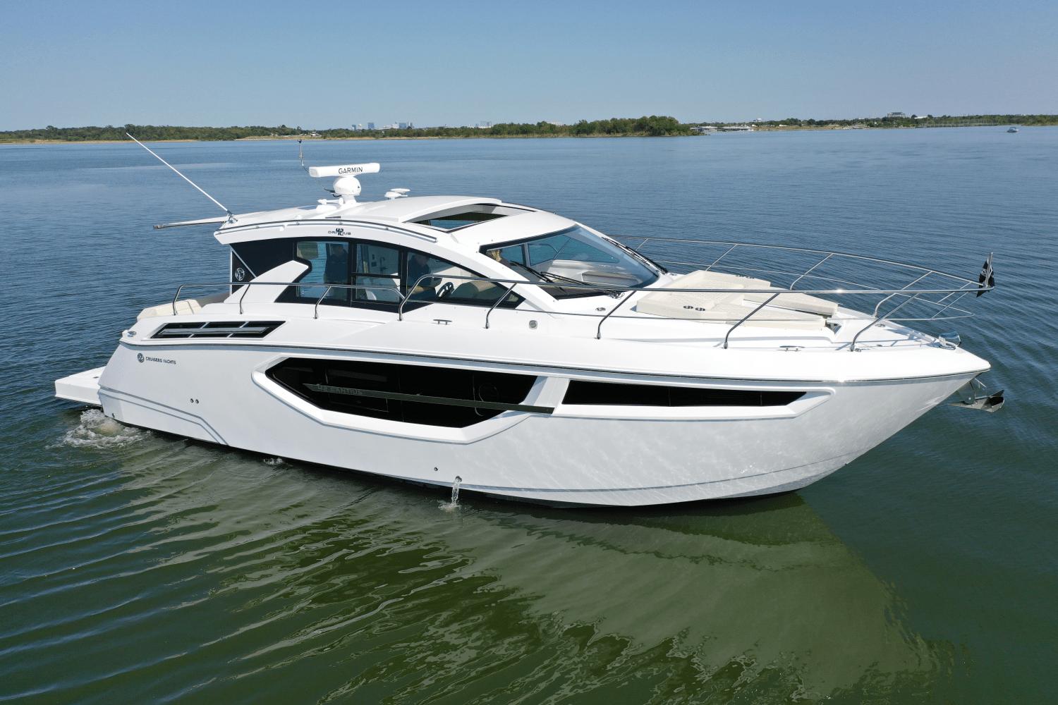 Cruisers Yachts 42 Cantius
