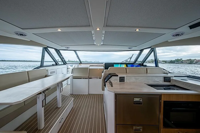  Yacht Photos Pics Interior of 2025 Formula 500 Super Sport Crossover yacht with modern design and spacious layout.