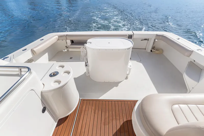 Sandie Lee Yacht Photos Pics 2000 Sea Ray 370 Express Cruiser deck with seating and ocean view.