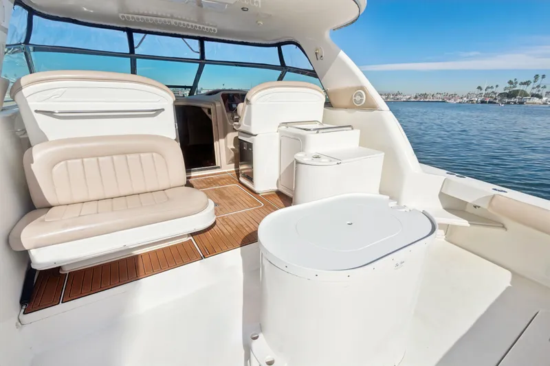 Sandie Lee Yacht Photos Pics 2000 Sea Ray 370 Express Cruiser interior with seating and ocean view.