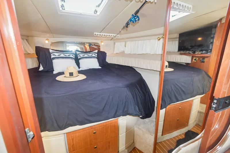 Sandie Lee Yacht Photos Pics Luxurious cabin interior of 2000 Sea Ray 370 Express Cruiser with cozy bedding.