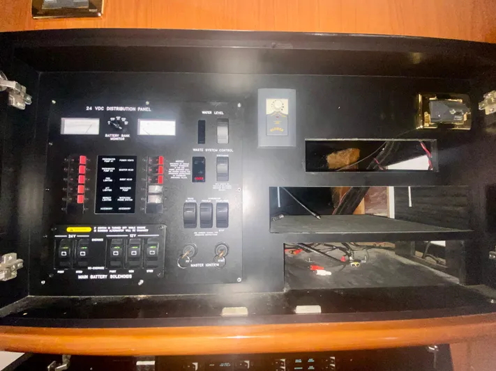 Bigger Dreams Yacht Photos Pics 