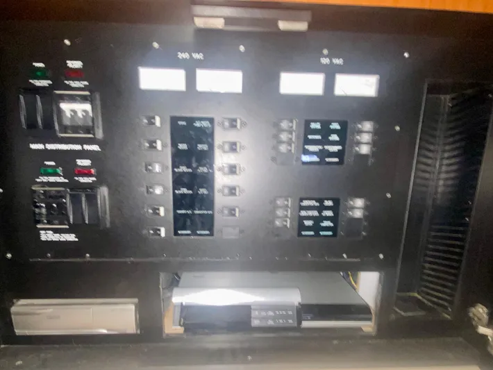 Bigger Dreams Yacht Photos Pics 