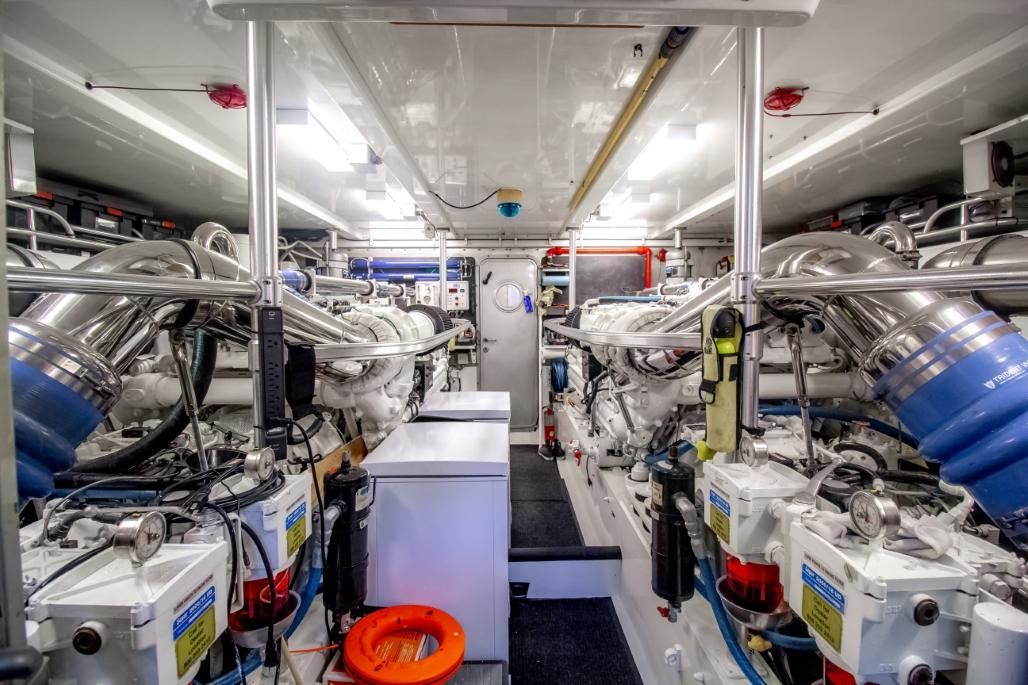 2005 Sea Force IX 82 