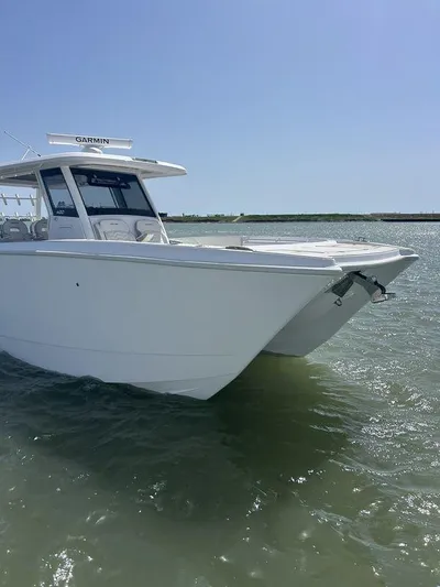  Yacht Photos Pics 2024 Twin Vee 400 GFX boat on water under clear blue sky.