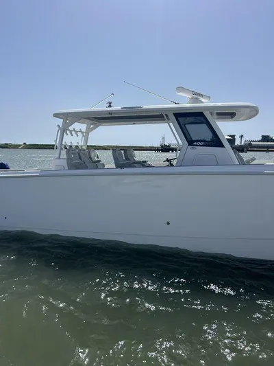  Yacht Photos Pics 2024 Twin Vee 400 GFX boat on water, side view, sunny day.