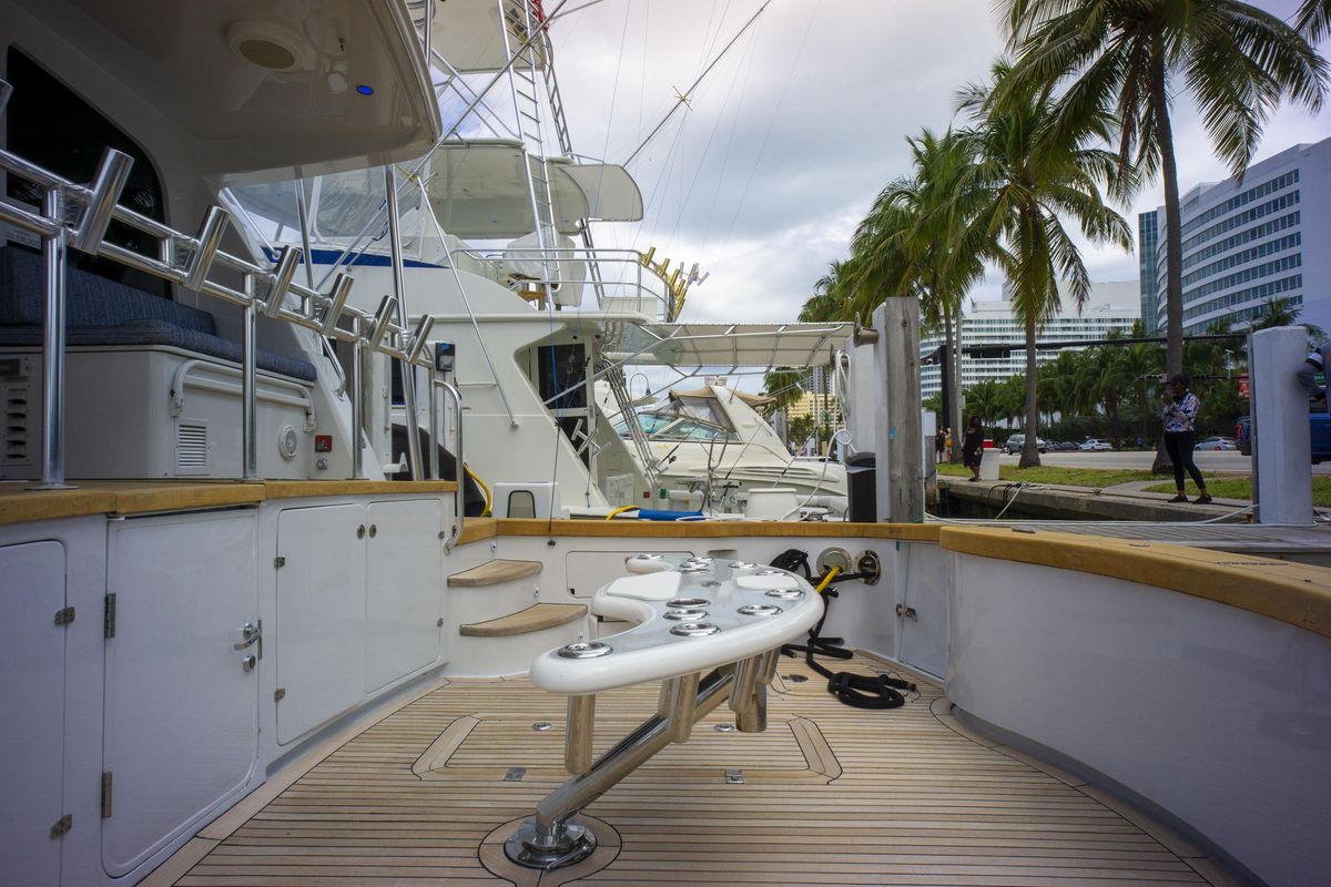 2005 Sea Force IX 82 