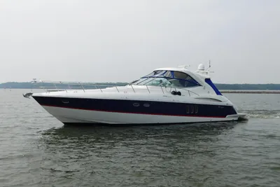 Cruisers Yachts 500 Express