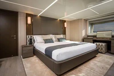 2025 Sunseeker 90 Ocean