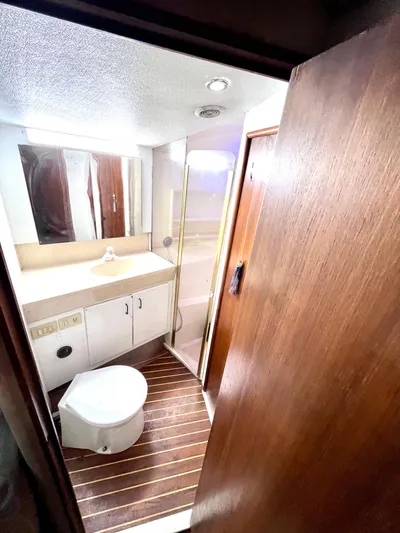Badfish Yacht Photos Pics 1998 Ocean Yachts 40 Super Sport bathroom with sink, toilet, and shower.