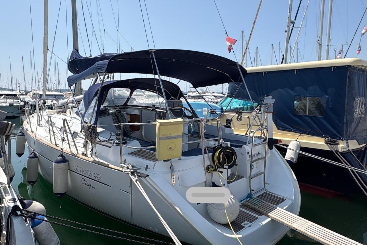 2004 Beneteau Oceanis Clipper 423