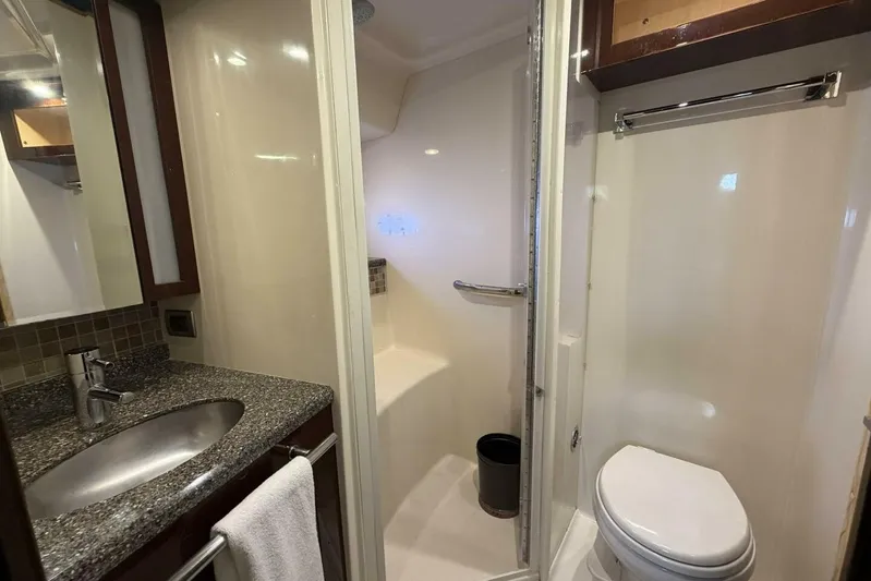 Anchor Management Yacht Photos Pics 2008 Sea Ray 47 Sedan Bridge - Head