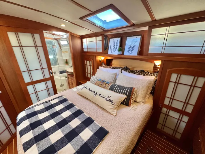 Skydog Yacht Photos Pics 