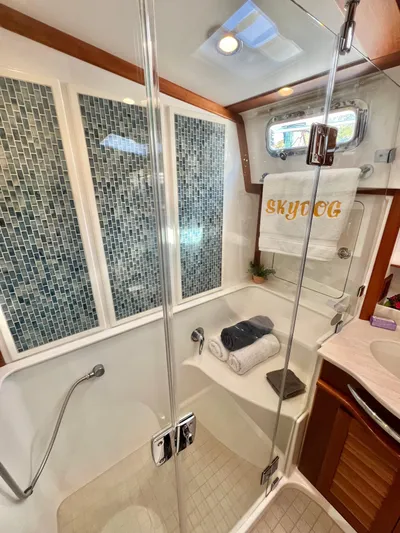 Skydog Yacht Photos Pics 