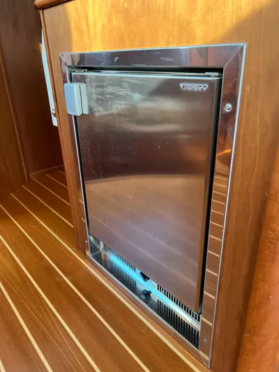 Skydog Yacht Photos Pics 