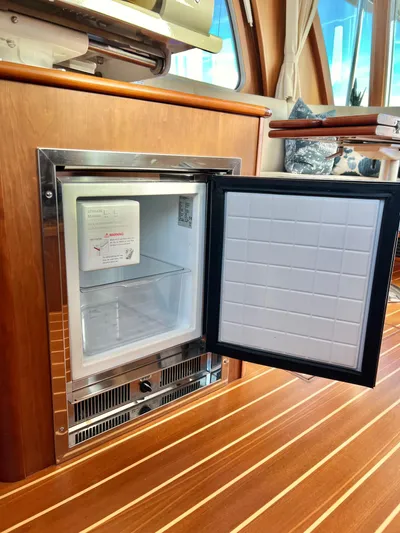 Skydog Yacht Photos Pics 