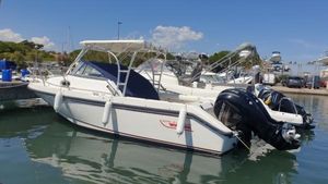 1997 Boston Whaler 230 Conquest