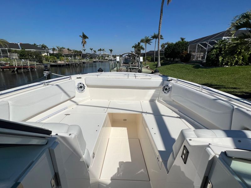 2021 Cobia 330 DC