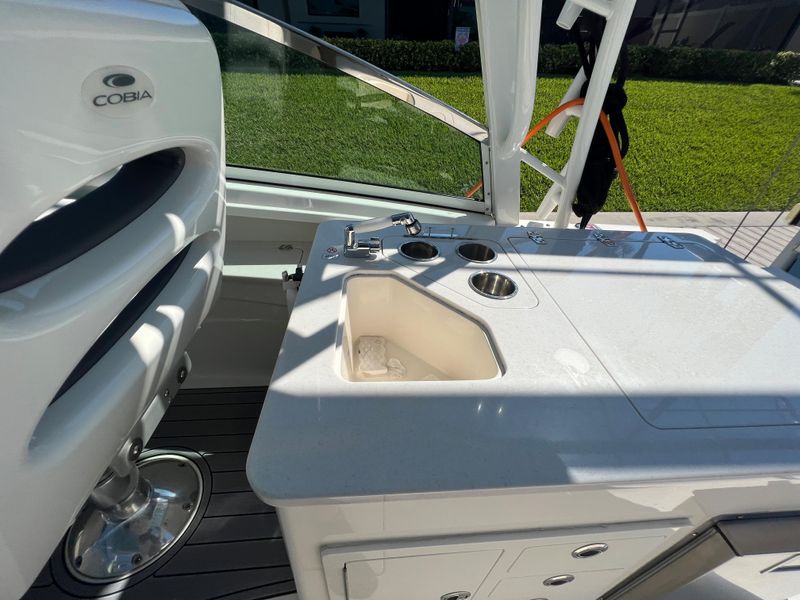 2021 Cobia 330 DC