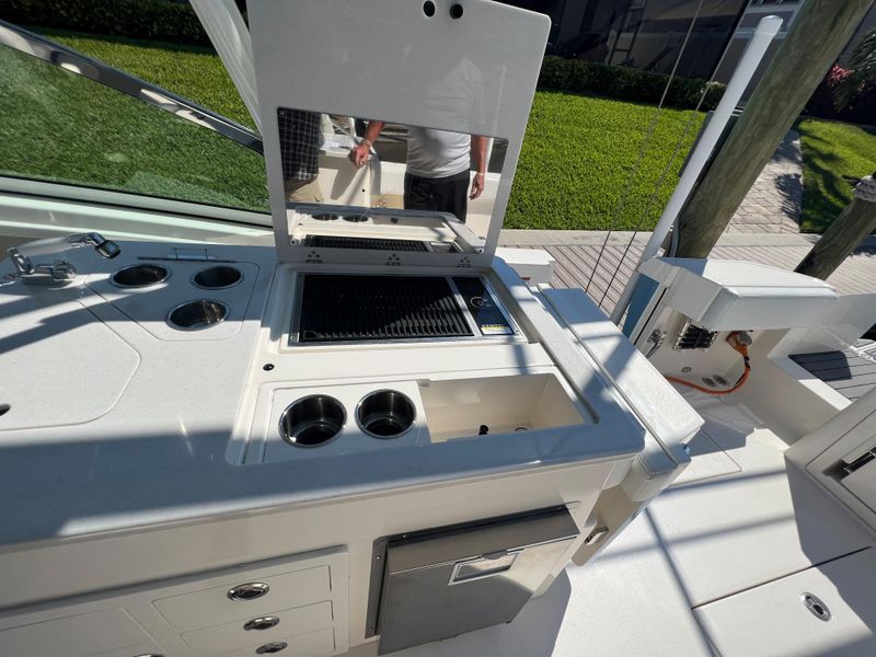 2021 Cobia 330 DC