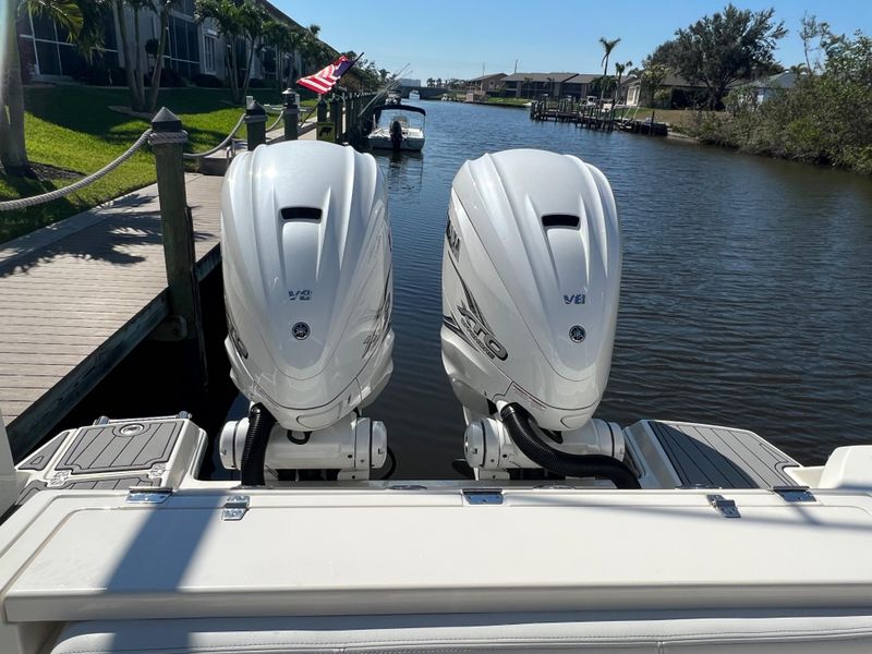 2021 Cobia 330 DC