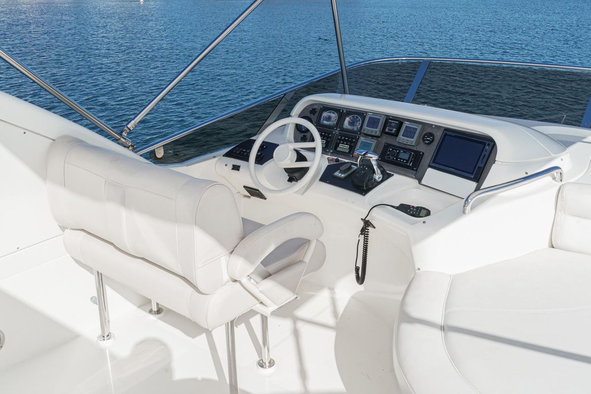 2002 Azimut 56 