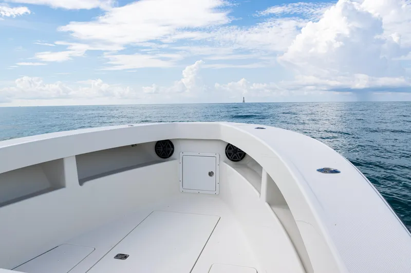  Yacht Photos Pics 2018 SeaVee 29 boat on open ocean under a partly cloudy sky.