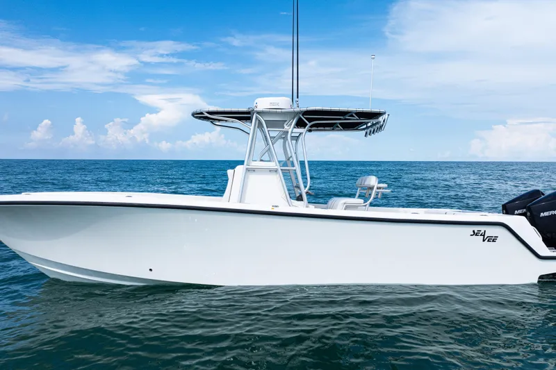  Yacht Photos Pics 2018 SeaVee 29 boat on open ocean under clear blue sky.