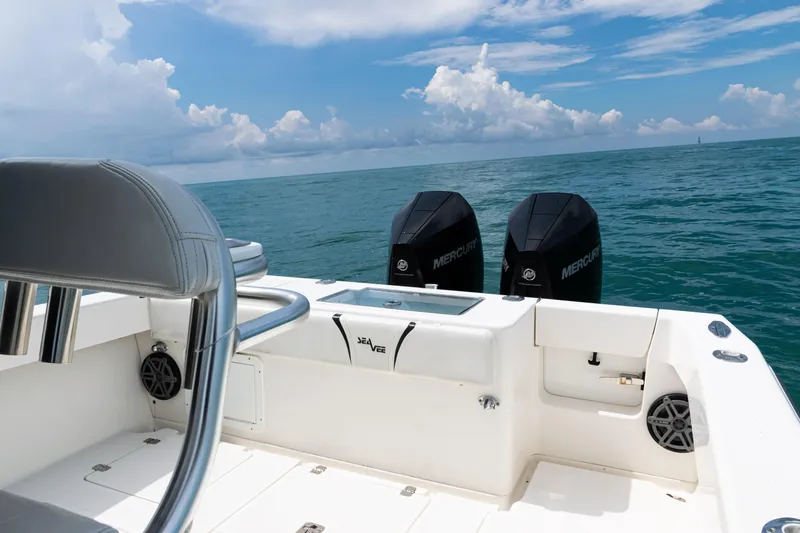  Yacht Photos Pics 2018 SeaVee 29 boat with dual Mercury engines on open ocean.