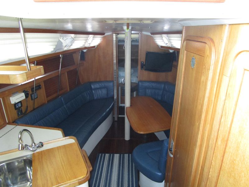 2000 Catalina 320