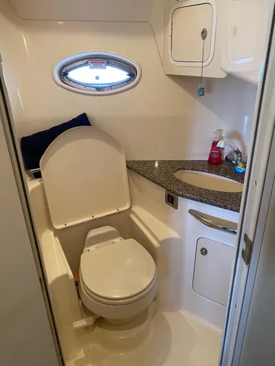  Yacht Photos Pics 2006 Sea Ray 44 Sundancer bathroom with toilet, sink, and porthole window.