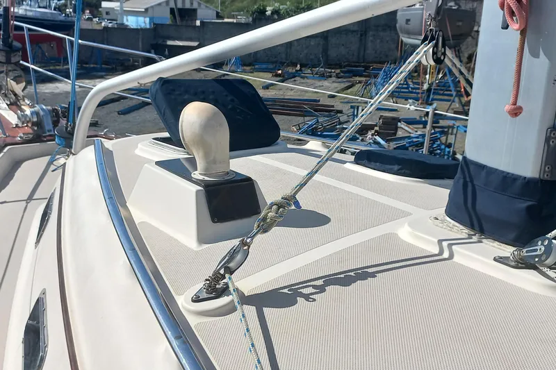 Ivory Star Yacht Photos Pics 1999 Island Packet 350 sailboat deck with rigging and fittings.