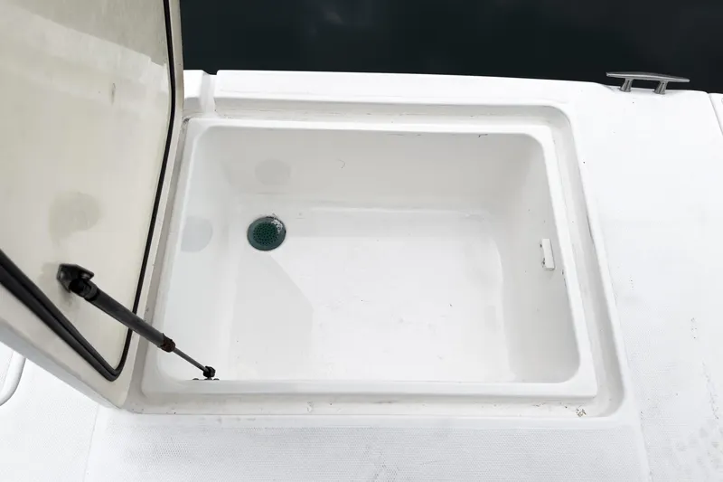 Rainbow Yacht Photos Pics 