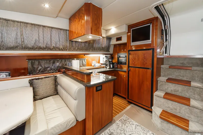 Rainbow Yacht Photos Pics 