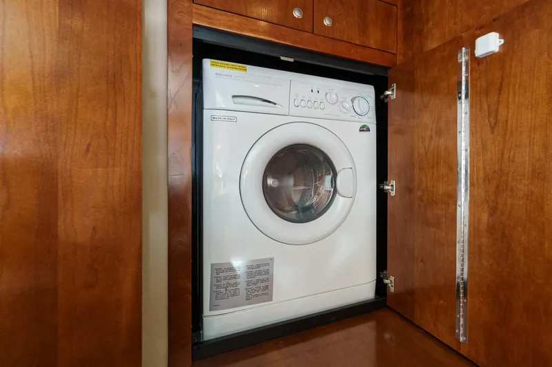 Rainbow Yacht Photos Pics 