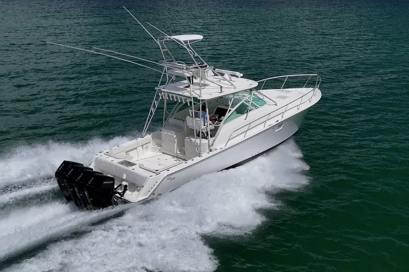 Absent Minded Yacht Photos Pics 2014 SeaVee 430 boat cruising swiftly on open water.