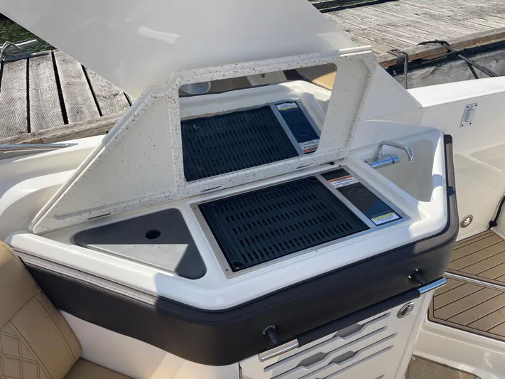  Yacht Photos Pics 2021 Sea Ray SLX 310 boat grill and sink on deck.