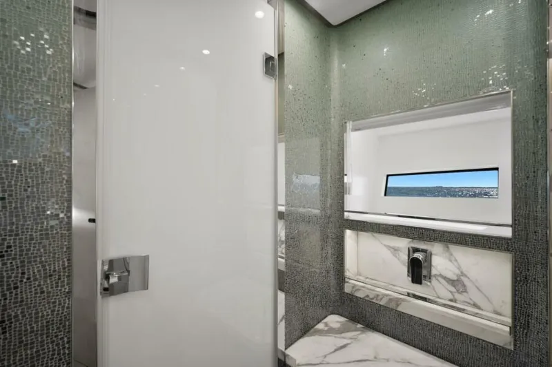  Yacht Photos Pics 2021 Uniesse Exuma Htc5 - Image 38